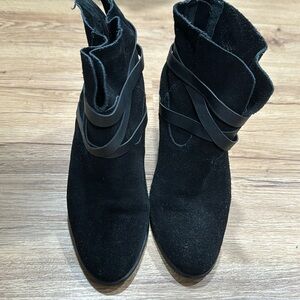 Black suede Carlos by Carlos Santana black booties